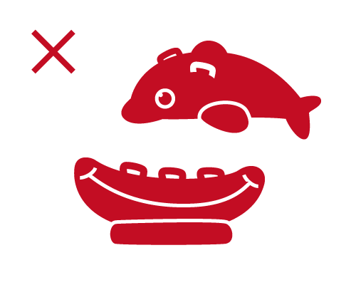 イルカ型、バナナ型などまたがって使用する際転覆しやすい形状の浮き具